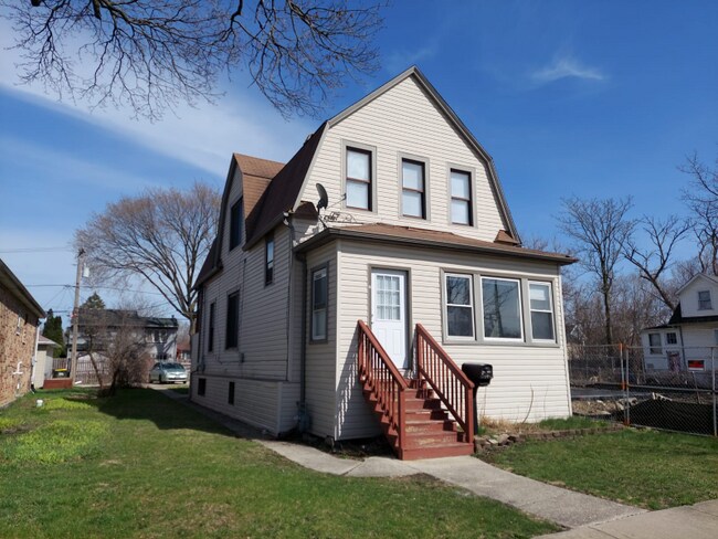 Building Photo - 211 Hayes Ave