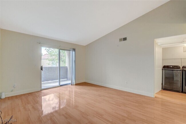 Foto del edificio - 2300 E Silverado Ranch Blvd
