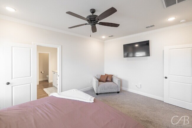 Foto del edificio - For Lease