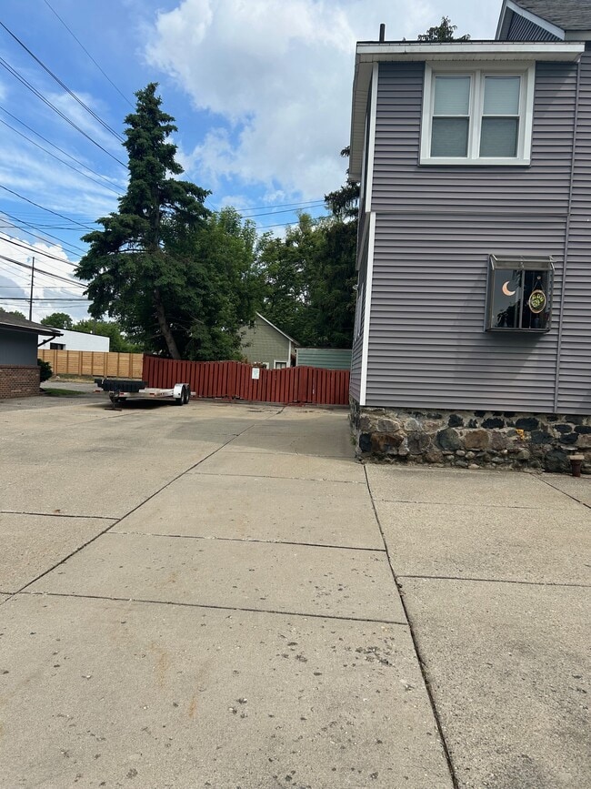 Building Photo - 711 Starkweather St
