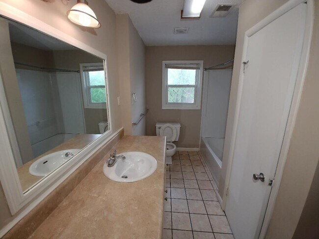 Building Photo - Shelby Street Apartments