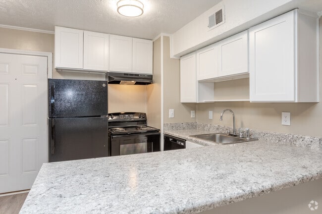 2BR, 2BA - 1025SF Townhome Updated - Kitchen - Amora East Townhomes