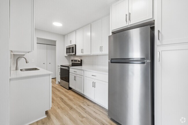 1 dormitorio, 1 baño - 700 pies cuadrados - Cocina - Dockside Apartments & Boat Slips - Lake Minnetonka