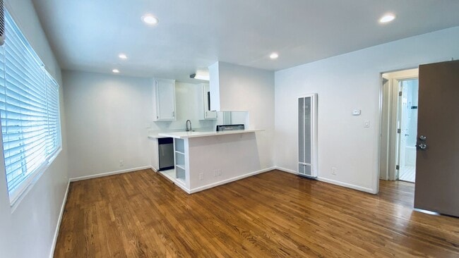 Interior Photo - 1519-1521 Purdue Ave.