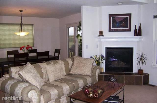 Building Photo - 1625 Rockview Cir