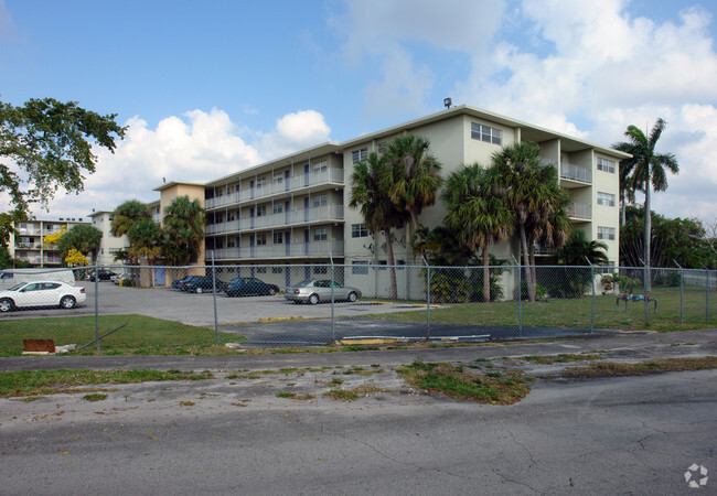 Building Photo - Palm Lake Apartments