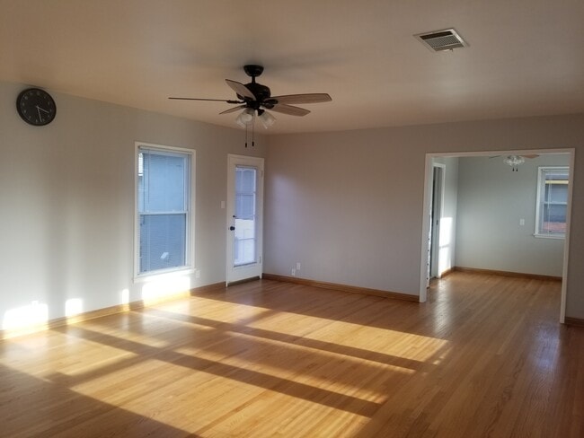 Foto del edificio - 5165 Carlingford Ave