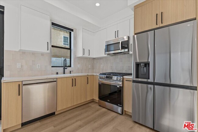 Foto del edificio - 4823 Satsuma Ave
