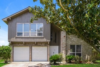 Building Photo - 2422 Hilton Head Dr