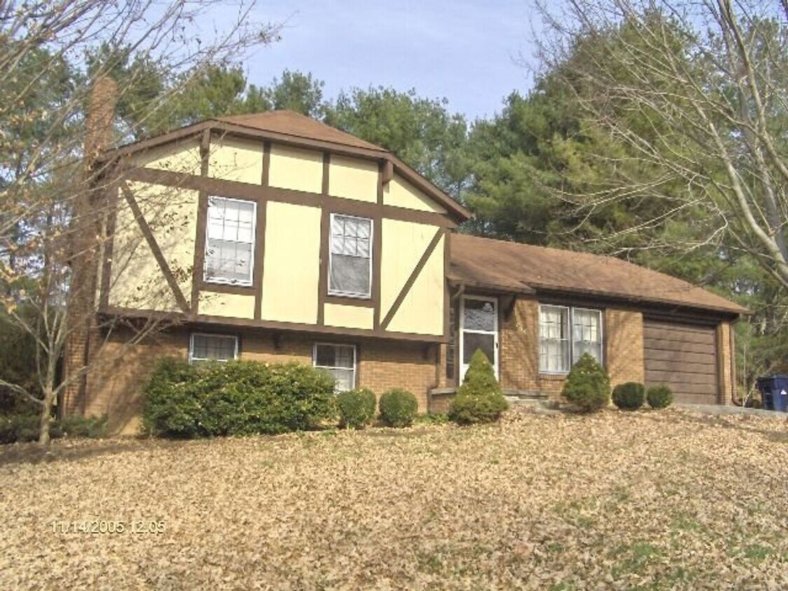 Foto principal - 3 Bedroom 2 Bath Townhouse with 1 Car Garage