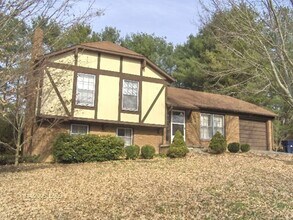 Building Photo - 706 Elizabeth Dr