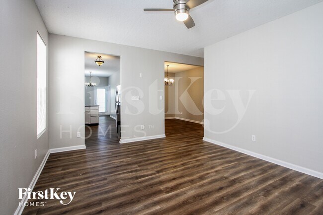 Foto del edificio - 5523 Dollar Run Ln