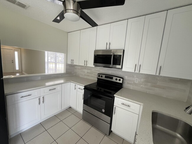 Building Photo - 210 SW Sterret Cir