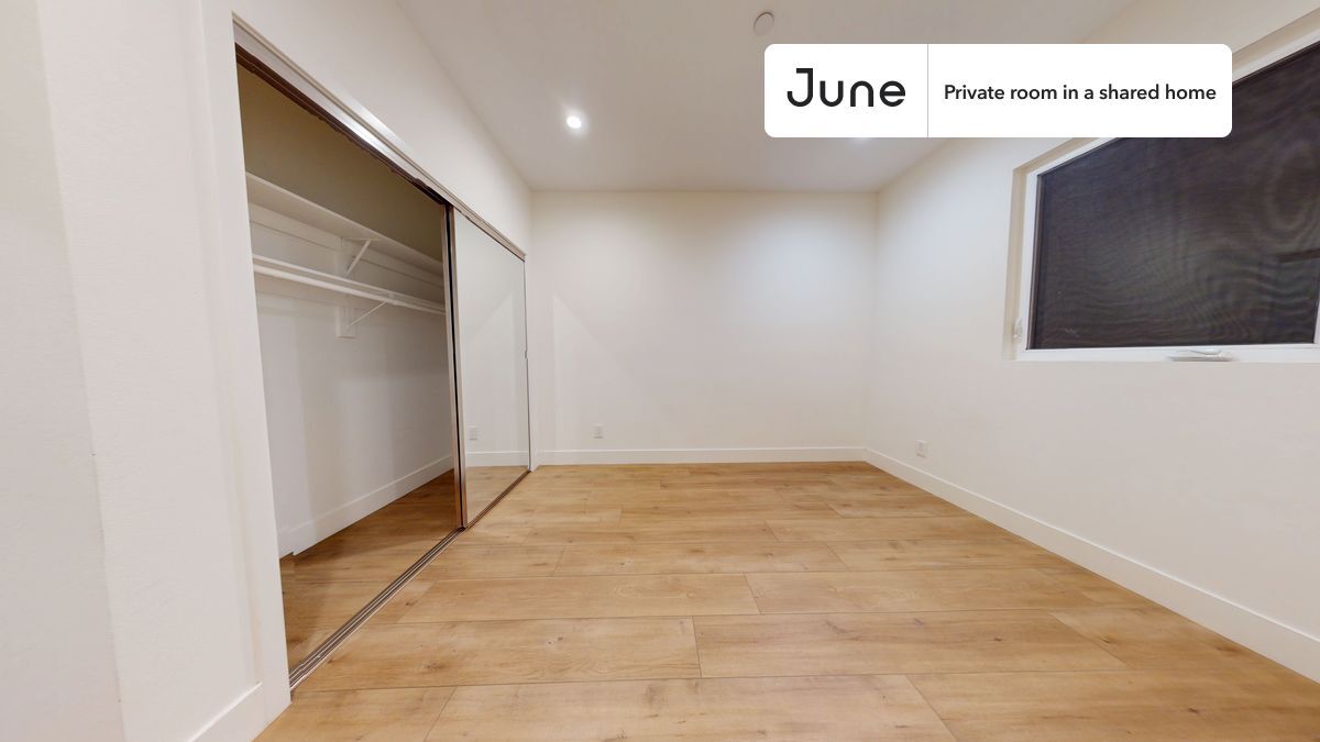 Foto principal - Private bedroom in 4 bed/4 bath Home