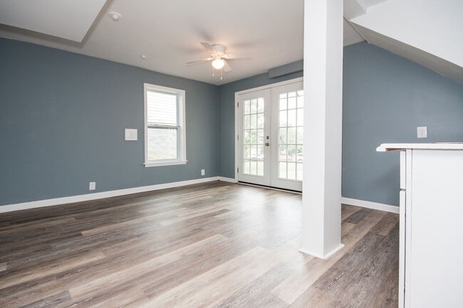 Foto del edificio - Huge 4 Bedroom 2 Bath Sylvan Park Classic! AVAILABLE NOW. Perfect for Roommates or a Home Office....