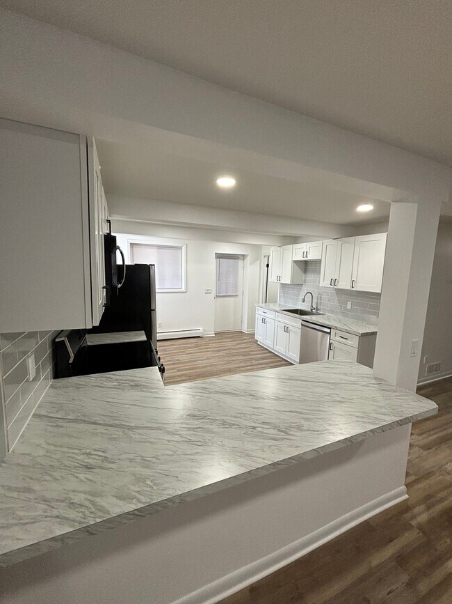 Foto del edificio - 6448 Ward Rd