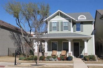 Building Photo - 328 Loma Alta Dr