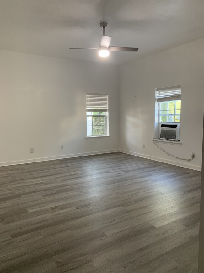 Building Photo - 135 Grayton Village Rd