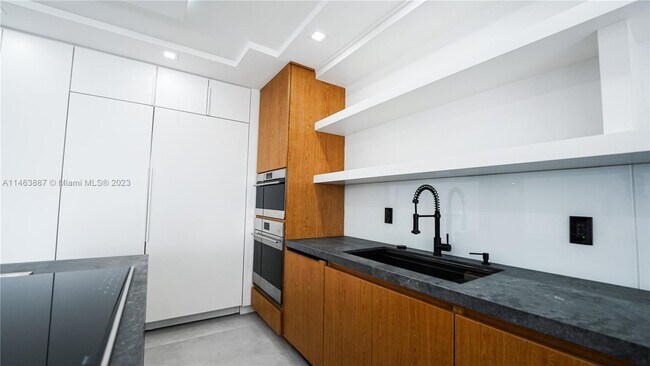 Building Photo - 20191 E Country Club Dr