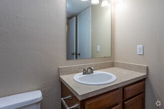 2BR, 2BA - 960 SF - Quail Run Apartments