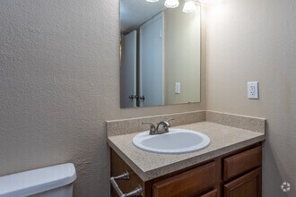2BR, 2BA - 960 SF - Quail Run Apartments