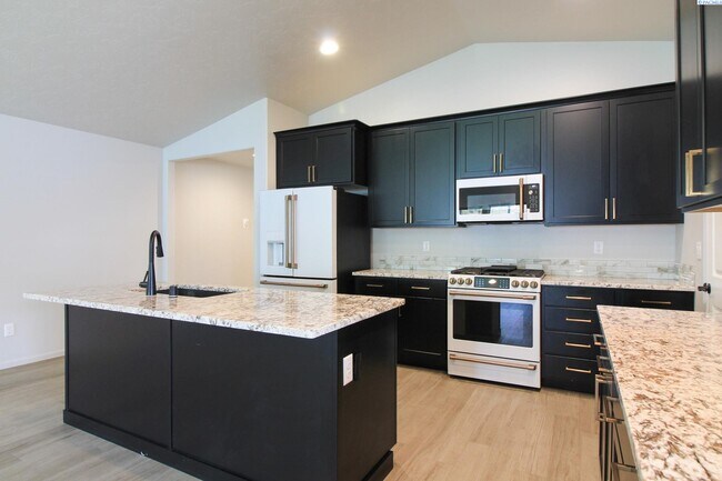 Foto del edificio - 3 Bed/2 Bath Southeast Kennewick Home