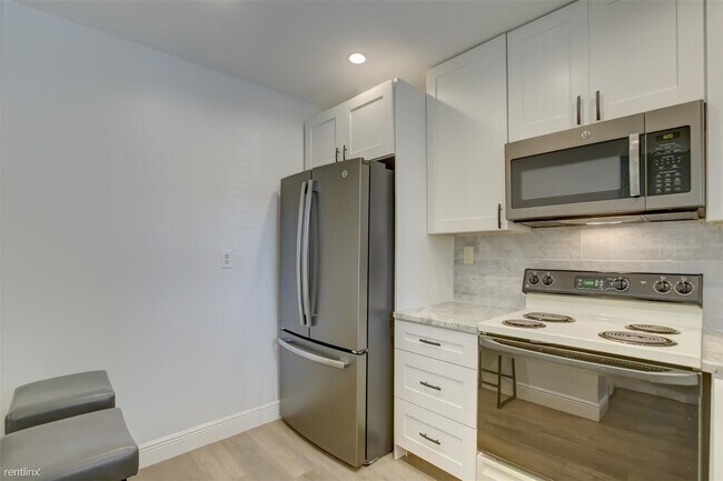Building Photo - 2 br, 2 bath Condo - 1450 N Riverside Dr A...