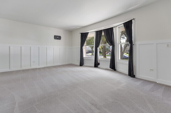 Foto del edificio - 616 Blue Spruce Ln