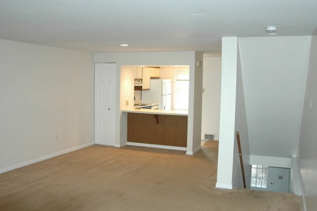 Building Photo - 632 Windsor Ave