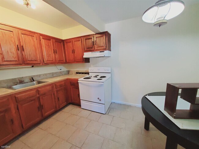 Building Photo - 1 br, 1 bath Condo - 12 Houston Ter