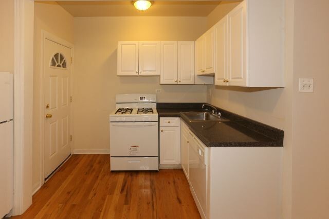 Foto del edificio - 3727 N Pine Grove Ave