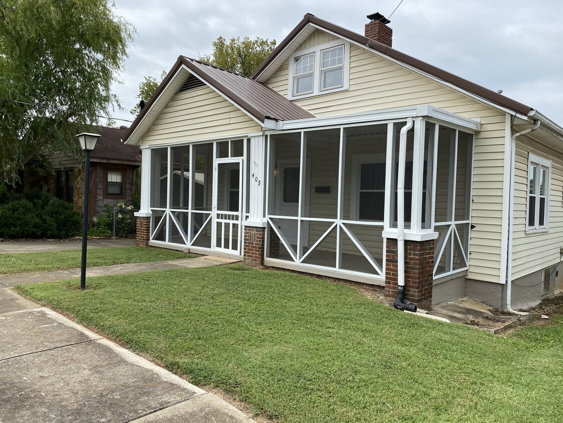 $125K Renovated 2 BR 2 BA-Historic Five Points - 409 Dement St. NE