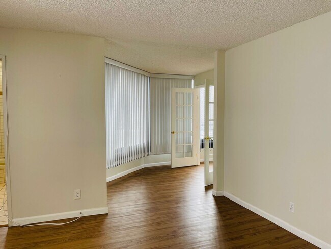 Foto del edificio - Canterbury Place Condo