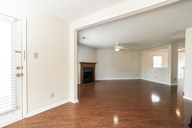 Foto del edificio - 14202 Luscombe Farm Rd