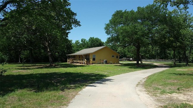 Foto del edificio - 12225 Old County Rd
