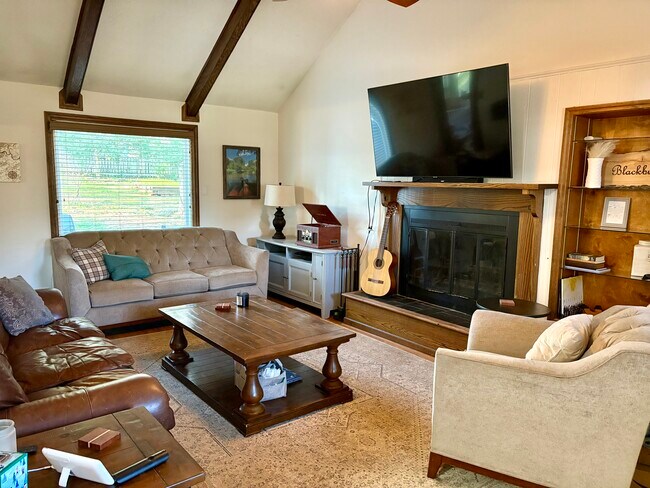Foto del edificio - 8909 Ormand Ln