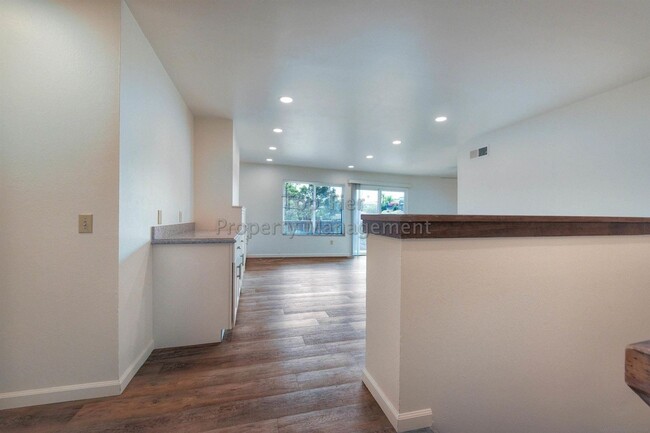 Foto del edificio - ***Beautiful 6 bed / 3 bath / 2,113 sqft H...