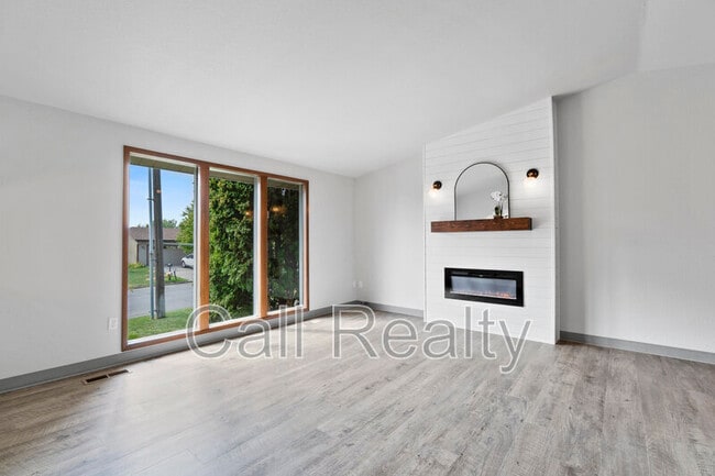 Building Photo - 1306 N Van Marter Rd