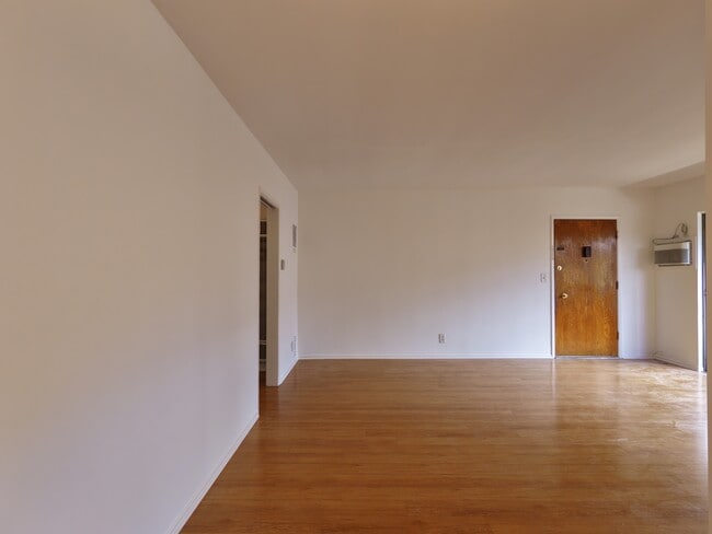 Building Photo - 919 N Orange Grove Ave