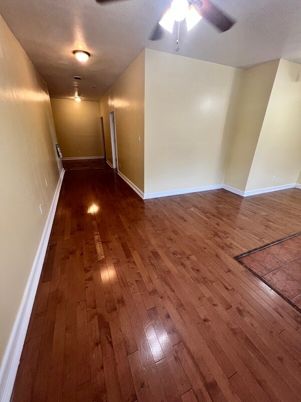 Foto del edificio - 3103 E Marshall St