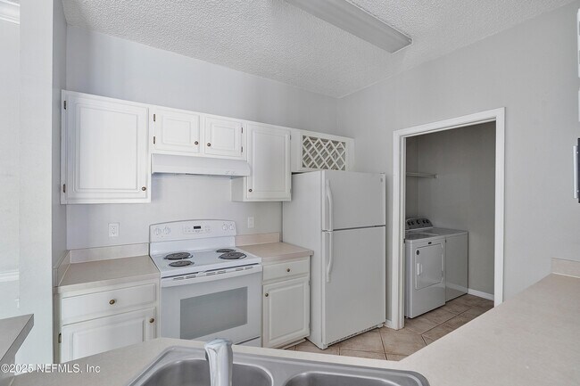 Foto del edificio - 10000 Gate Pkwy