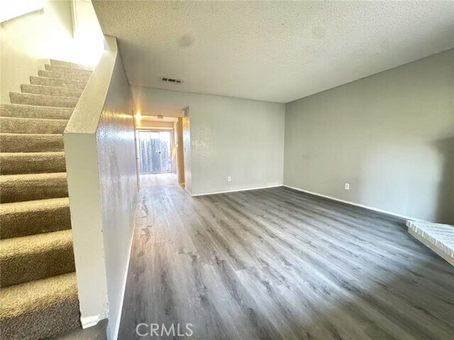 Foto del edificio - 9100 Acacia Ave