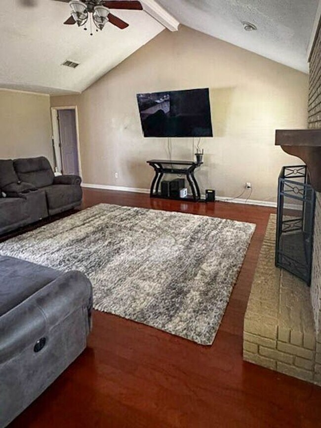 Foto del edificio - Charming 3-Bedroom Home on a Quiet Cul-de-Sac