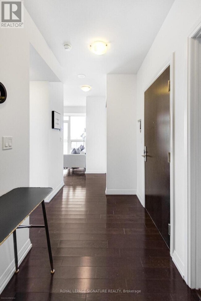 Photo du bâtiment - 460-1460 Adelaide St E