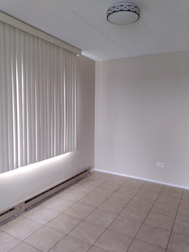 Building Photo - 9128 W Terrace Dr