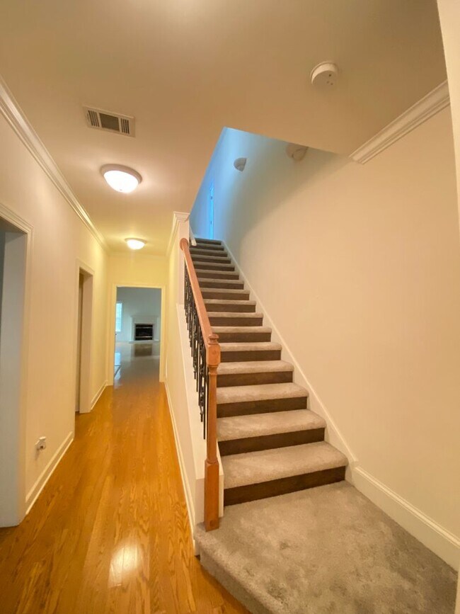 Building Photo - Spacious 4-Bedroom Home Near Tiger Town & Moore’s Mill!