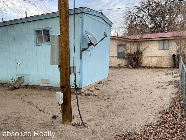 Building Photo - 2 br, 1 bath House - 325A W. Main St.