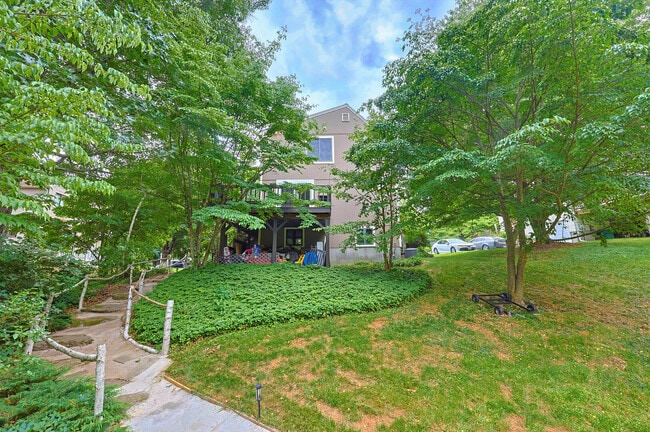 Building Photo - 33 Brimstone Way