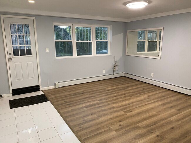 Building Photo - 5518 Clarendon Rd