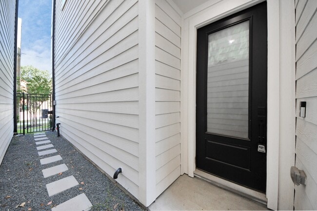 Building Photo - 4806 Cochran St
